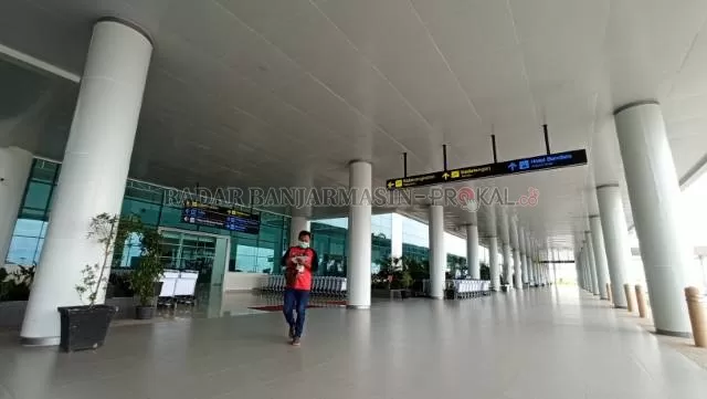 BELUM TERLALU RAMAI: Suasana di Bandara Internasional Syamsudin Noor, baru-baru tadi. Sempat meningkat signifikan pada periode Juni sampai Agustus 2020, kini jumlah penumpang di bandara ini kembali stabil. | FOTO: SUTRISNO/RADAR BANJARMASIN