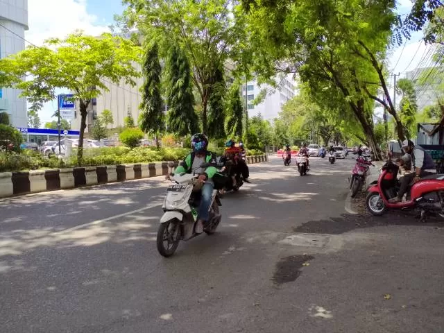 BATAL AKSI: Ruas Jalan Lambung Mangkurat lengang, motor dan mobil lalu lalang seperti biasa.