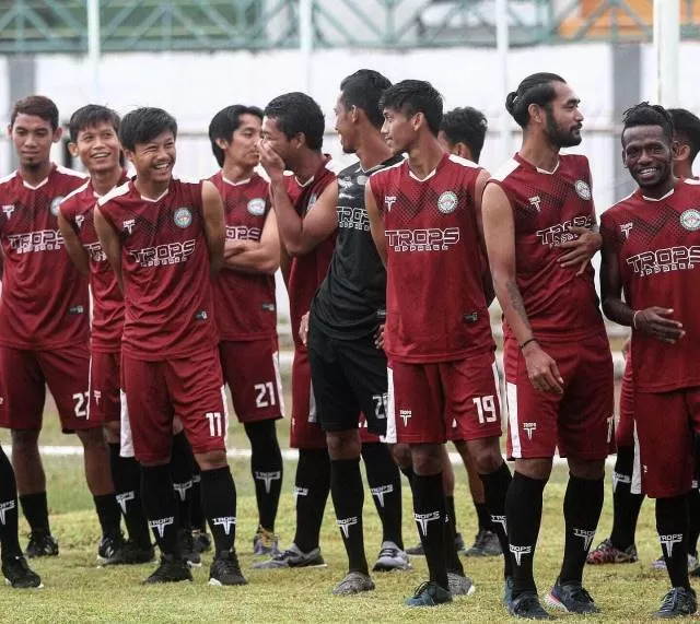 MASIH DIBAYAR: Semangat pemain Martapura FC sempat down mengetahui kelanjutan Liga 2 kembali tertunda. Beruntung gaji dan kontrak mereka masih aman.