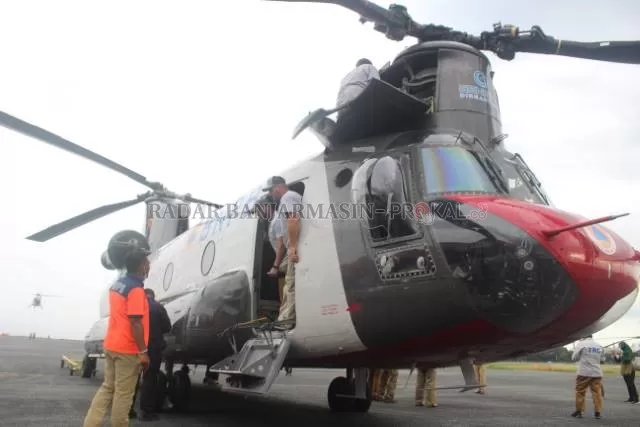 BISA DISTRIBUSI LOGISTIK: HelikopterCchinook CH47D yang tiba Senin (12/10) tadi. | FOTO: SUTRISNO/RADAR BANJARMASIN