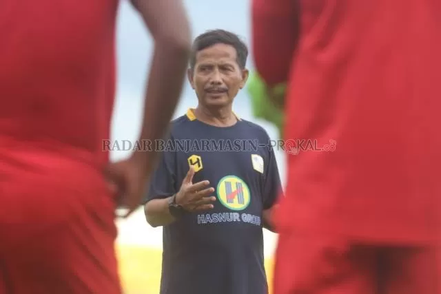 PERINGATAN: Pelatih Barito Putera Djajang Nurjaman mengimbau pemain berlatih mandiri, dan tidak mengikuti pertandingan di luar kompetisi resmi dari PSSI.