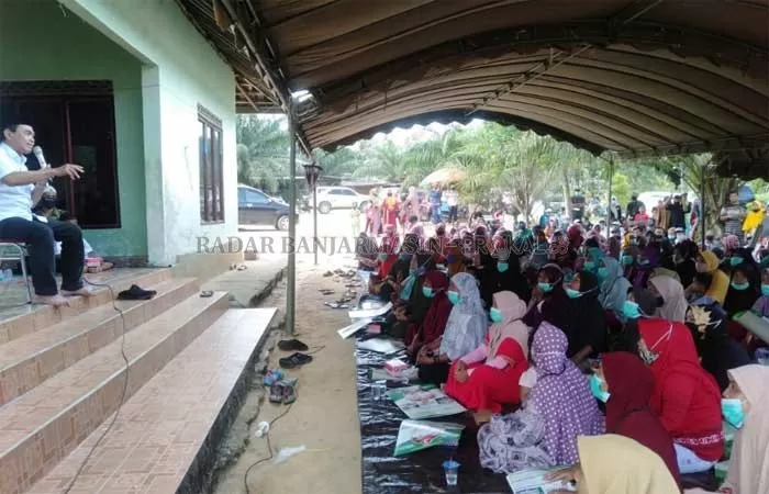 ZAIRULLAH : Cabup Tanbu H M Zairullah Azhar melakukan kampanye dialogis di Desa Banjarsari Kecamatan Angsana. | Foto: Istimewa For Radar Banjarmasin