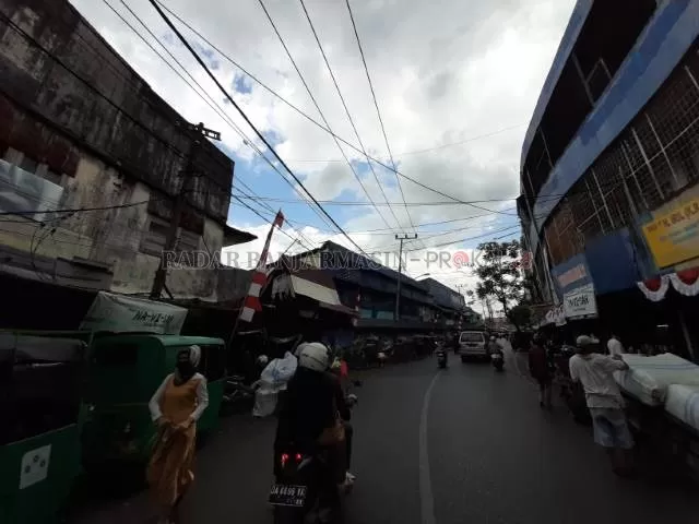 PASAR TUA: Kawasan Pasar Ujung Murung dan Pasar Sudimampir di Banjarmasin Tengah. Pemko masih berhadapan dengan tunggakan retribusi pasar. | FOTO: WAHYU RAMADHAN/RADAR BANJARMASIN