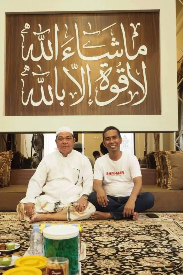 BERKUNJUNG: Calon Bupati Tanbu Syafruddin H Maming berkunjung ke kediaman Habib Abdilah Al Khaff Satui.