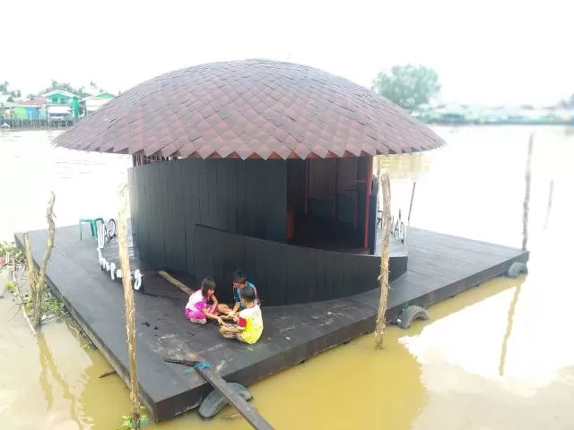 ATAP TANGGUI: Rumah lanting di Sungai Jingah, tepi Kampung Sasirangan. Aset ini akan dihibahkan kepada pokdarwis setempat. | FOTO: DISBUDPAR BANJARMASIN FOR RADAR BANJARMASIN