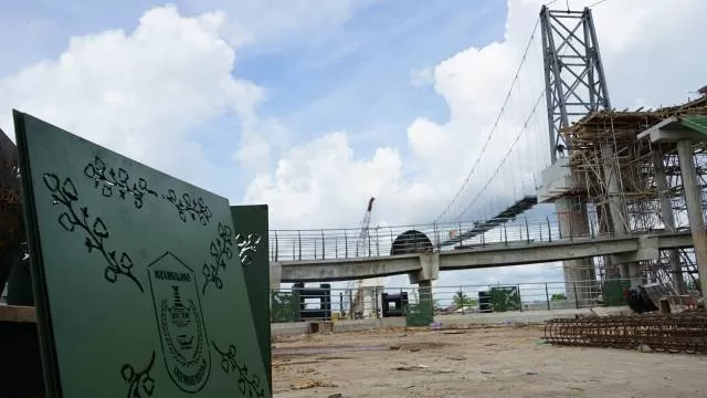 JEMBATAN - Suasana pengerjaan jembatan Bromo yang dibangun di era Walikota Ibnu Sina