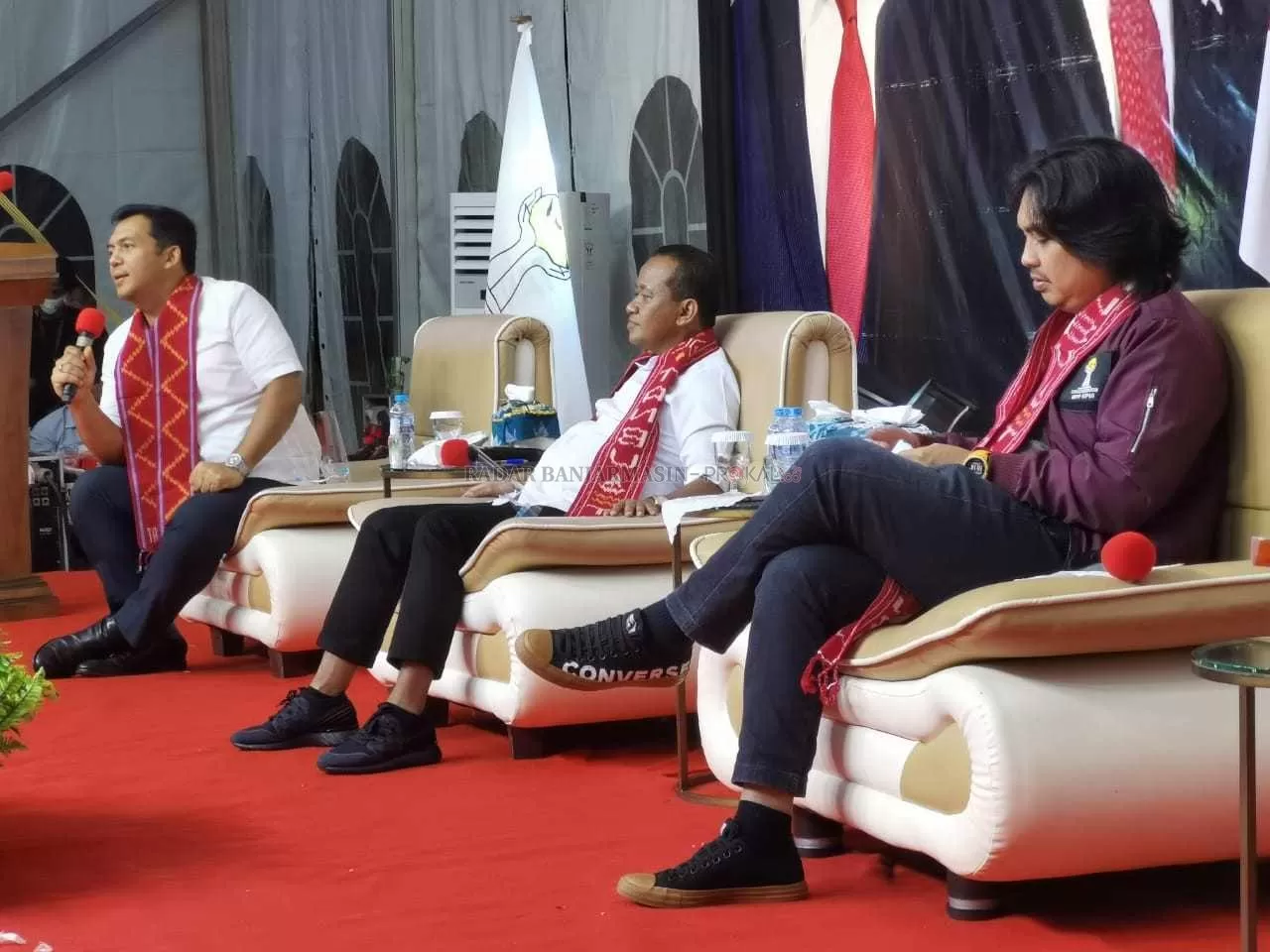 EXPO : Ketua Umum BPP HIPMI Mardani H Maming dan Kepala BKMP Bahlil Lahadalia menghadiri acara pembukaan Expo UMKM yang digelar BPC Hipmi Kabupaten Tanah Bumbu, Selasa (1/12) di Batulicin. (Foto Istimewa For Radar Banjarmasin).