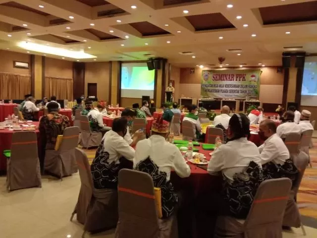 DISKUSI: FPK Kalsel menggelar seminar bertajuk Penguatan Nilai Kebersamaan Dalam Rangka Menyukseskan Pilkada Kalsel 2020 di Hotel Aria Barito Banjarmasin, Sabtu (5/12).