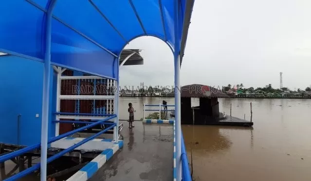 FASILITAS BARU: Halte air di Sungai Jingah, dipotret kemarin. Dishub memastikan, sebelum pergantian tahun, halte ini sudah rampung. | FOTO: WAHYU RAMADHAN/RADAR BANJARMASIN
