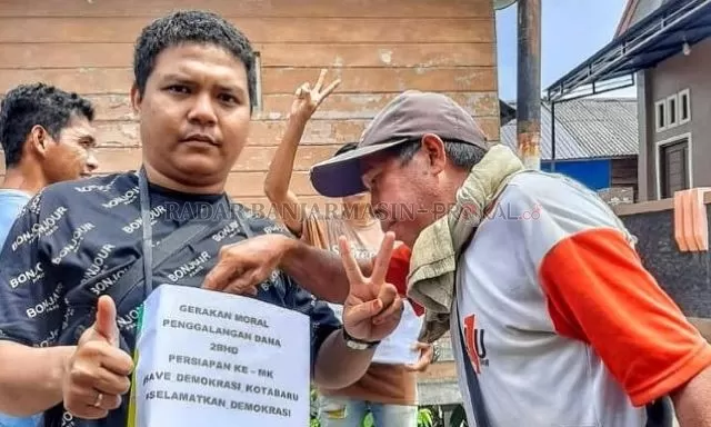 INISIATIF: Warga Kotabaru ramai sumbangkan dana untuk proses tim calon perseorangan Burhanudin-Bahrudin bertolak ke MK di Jakarta. | Foto: ZALYAN S ABDI/RADAR BANJARMASIN