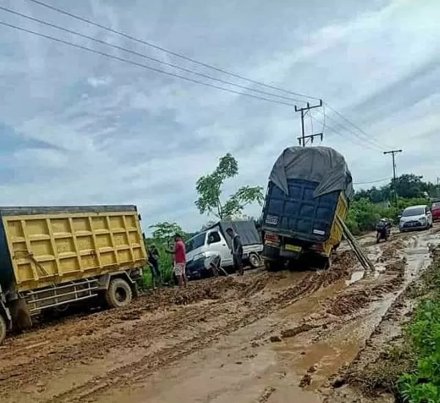 LEMBEK: Jalan menuju Tanjung Lala rusak parah. Selain kontur jalan yang memang tidak baik, kerusakan itu diperparah dengan kendaraan berbobot berat yang sering melintasi.