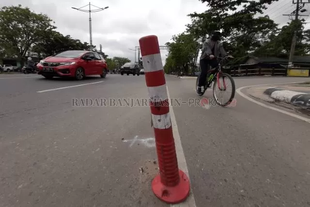 PRO DAN KONTRA: Pemasangan stick cone ini dinilai minim sosialisasi. Bahkan dikritik oleh pegowes. | Foto: WAHYU RAMADHAN/RADAR BANJARMASIN