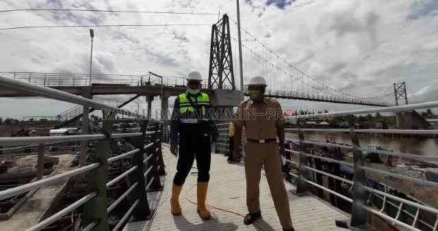BAKAL KEREN: Jembatan gantung Pulau Bromo. Tak hanya membuka daerah terisolir, jembatan itu juga digadang-gadang bisa menjadi objek wisata. | FOTO: WAHYU RAMADHAN/RADAR BANJARMASIN