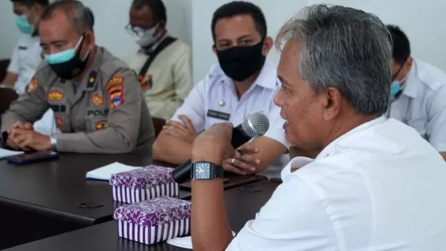 RAKOR: Sekretaris Daerah Kota Banjarbaru H Said Abdullah saat menghadiri Rapat Koordinasi Penyelenggaraan Pelayanan pada Mal Pelayanan Publik (MPP) di Ruang Rapat MPP, Rabu (30/12/2020) tadi. | FOTO: HUMAS DAN PROTOKOL PEMKO BANJARBARU