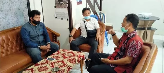SOWAN: Ketua Umum dan Wakil Sekretaris ESI Banjarbaru Firdaus K Yudha (kiri) dan Syahrul menghadap ke Ketua Umum KONI Kota Banjarbaru Daniel Itta, Rabu (6/1).