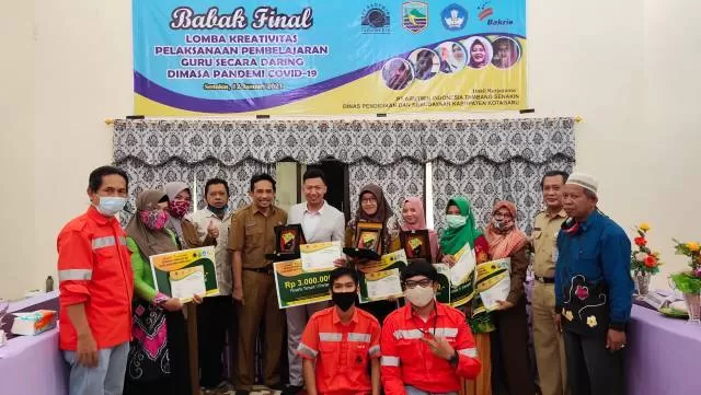 PEMENANG: Manajemen PT Arutmin Indonesia Tambang Senakin berfoto bersama pemenang