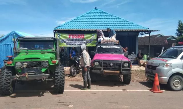 JIWA SOSIAL: Tim Jack’s mengerahkan armada mobil 4 x 4 membantu korban banjir di Kabupaten Banjar dan Tapin.