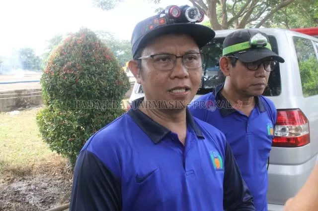 PDAM SIAGA: Direktur Operasional PDAM Bandarmasih, Supian didampingi humas Nur Wahid. | FOTO: DOKUMEN RADAR BANJARMASIN