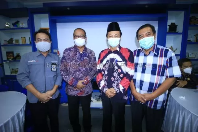 TELADAN KOTA: Tiga tokoh yang sempat bersaing di kontestasi Pilkada Banjarbaru 2020 lalu, Senin (25/1) kemarin sama-sama berkunjung ke Gedung Biru di momen HUT Radar Banjarmasin ke-20.