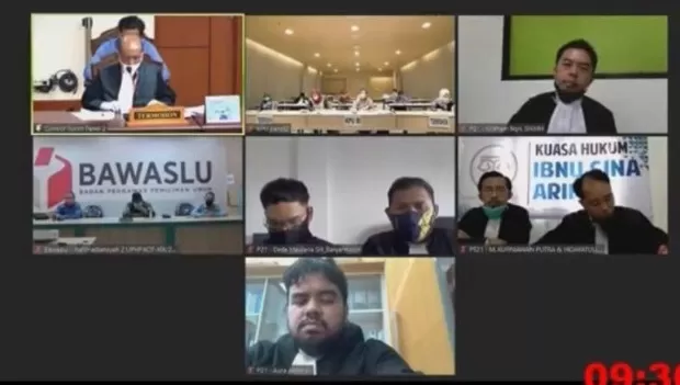 Tangkapan layar dari sidang gugatan Pilwali Banjarmasin yang disiarkan secara streaming.