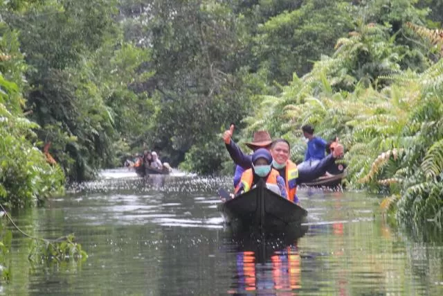 POTENSI WISATA: Suasana wisata susur sungai di kawasan hutan gambut di Kabupaten HSU, tepatnya di Desa Pulantani di Kecamatan Haur Gading.