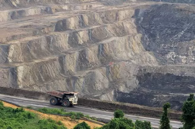 KETERGANTUNGAN: Batu bara menjadi salah satu bahan mentah yang diekspor Kalimantan Selatan. Kalau terus-terusan bergantung terhadap ekspor bahan mentah, bisa melemahkan pertumbuhan ekonomi Kalsel. | Foto: Kaltim Post