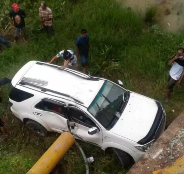 PENYOK: Toyota Fortuner warna putih DA 1420 TZB mengalami kecelakaan tunggal di Jalan A Yani Kecamatan Jorong, Kabupaten Tanah Laut.