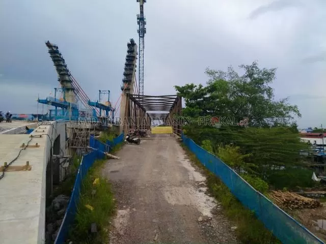 MINTA DIBUKA: Jembatan Alalak lama di Banjarmasin yang rencananya akan dibuka untuk armada elpiji. | FOTO: M OSCAR FRABY/RADAR BANJARMASIN