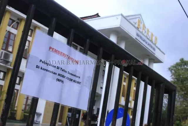 LOCKDOWN: Kantor pelayanan BPPRD Kota Banjarbaru terpaksa menutup pelayanan publik dikarenakan belasan pegawainya terkonfirmasi positif Covid-19. | Foto: Muhammad Rifani/Radar Banjarmasin