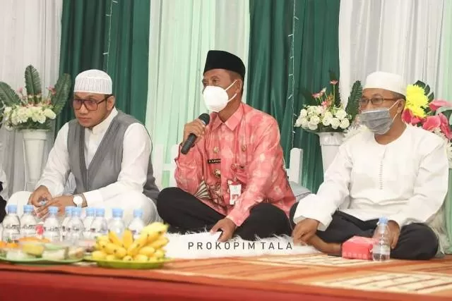 ISRA MIKRAJ: Bupati Tala H M Sukamta menyampaikan sambutan pada acara isra mikraj Nabi Muhammad SAW dan haul ke 16 Guru Sekumpul, Sabtu (6/3).