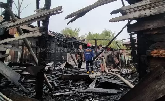 TKP: Inilah tempat tinggal korban. Tinggal seorang diri, kakek itu terjebak di rumahnya saat api berkobar. | FOTO: MAULANA/RADAR BANJARMASIN