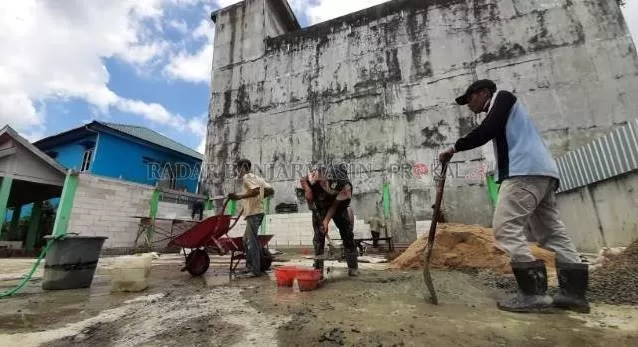 HAMPIR RAMPUNG: Dengan luas 300 meter persegi, TPS di Pengambangan ini diklaim sanggup menampung sampah di lima TPS di Banjarmasin Timur. | FOTO: WAHYU RAMADHAN/RADAR BANJARMASIN