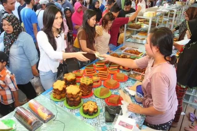 HANYA KENANGAN: Pasar Wadai di Banjarmasin menjadi tradisi setiap Ramadan. | FOTO: IST