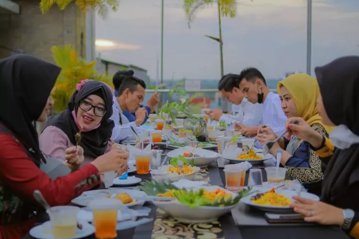 BUKA PUASA: Dafam Banjarbaru bakal memanjakan tamu dengan berbagai hidangan buka puasa dengan khas arabian food seperti Nasi Samin, Nasi Mandi, Arabian Kebab dan lainnya lengkap dengan aneka takjil. | FOTO: DAFAM FOR RADAR BANJARMASIN