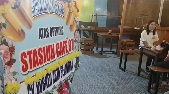 Stasiun Cafe'97 resmi dibuka di Pulau Laut, Jumat (2/4) malam tadi. Investasi di sektor kuliner ini bernuansa baru, menghadirkan live musik, dan menu makanan harga merakyat