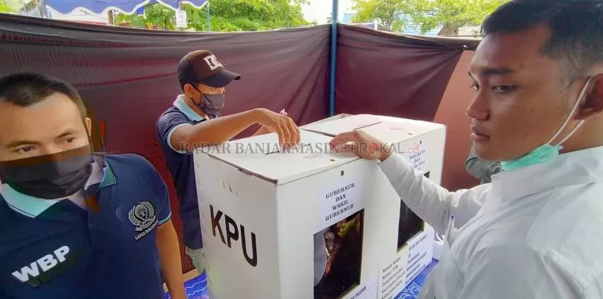 PESTA DEMOKRASI: Pemungutan suara pada 9 Desember 2020 lalu di Lapas Teluk Dalam, Banjarmasin. | FOTO; MAULANA/RADAR BANJARMASIN
