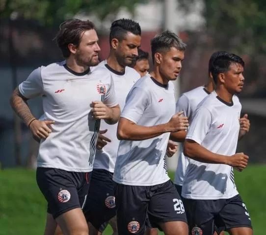JOGGING: Persija Jakarta telah memulai persiapan menghadapi Barito Putera di babak perempat final Piala Menpora 2021.