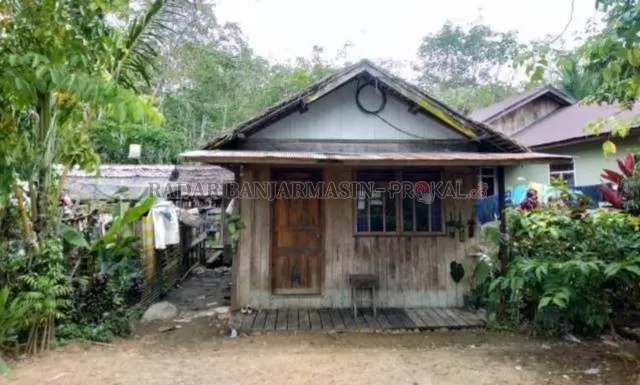 SEPI: Rumah Sahraji di Desa Sungai Jaranaih, Kecamatan Labuan Amas Selatan, Hulu Sungai Tengah terlihat sepi kemarin. | FOTO: JAMALUDIN/RADAR BANJARMASIN