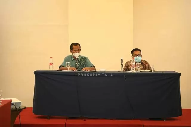RAKOR: Bupati Tanah Laut H M Sukamta saat memimpin rapat koordinasi bersama Forkopimda Tanah Laut di Meeting Room Hotel New Saphir Yogyakarta.