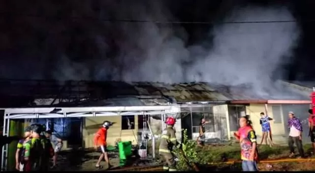 HANGUS: Empat unit rumah di asrama polisi Paharuangan HSS terbakar, Rabu (14/4).