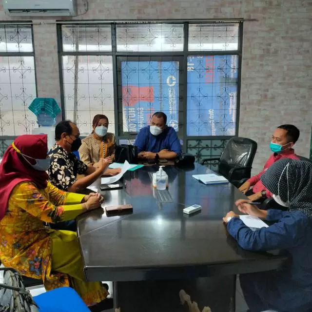 LAPORKAN: Sejumlah Anggota DPRD Banjarbaru yang mengalami perbedaan hasil swah PCR mengadu ke Ombudsman Kalsel soal hal ini pada Rabu (14/4) sore.