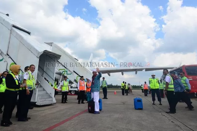 SEBELUM PANDEMI: Pelepasan jemaah haji asal Banjarmasin di Bandara Syamsudin Noor, tahun 2018 silam. | FOTO: DOKUMEN RADAR BANJARMASIN