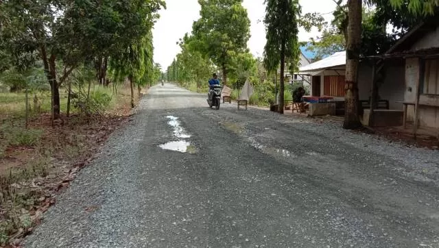 DIPERBAIKI: Jalan alternatif Desa Kunyit yang akan diperbaiki oleh pemkab tanah laut.