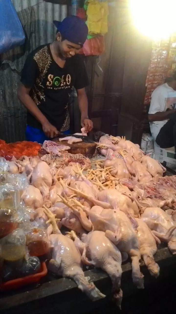 NORMAL: Pasokan dan harga ayam potong di Banjarmasin kembali stabil pasca Lebaran.
