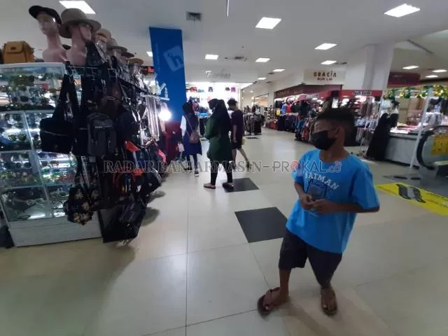 SUDAH DIIZINKAN: Suasana Duta Mall di Jalan Ahmad Yani km 2 saat dibuka pada Minggu (16/5) tadi. | FOTO: WAHYU RAMADHAN/RADAR BANJARMASIN