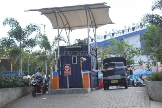 ANDALKAN PORTAL: DLHP HST menerapkan parkir tanpa karcis di Pasar Keramat, Pasar Murakata Barabai, dan Pujasera. | FOTO: JAMALUDDIN/RADAR BANJARMASIN