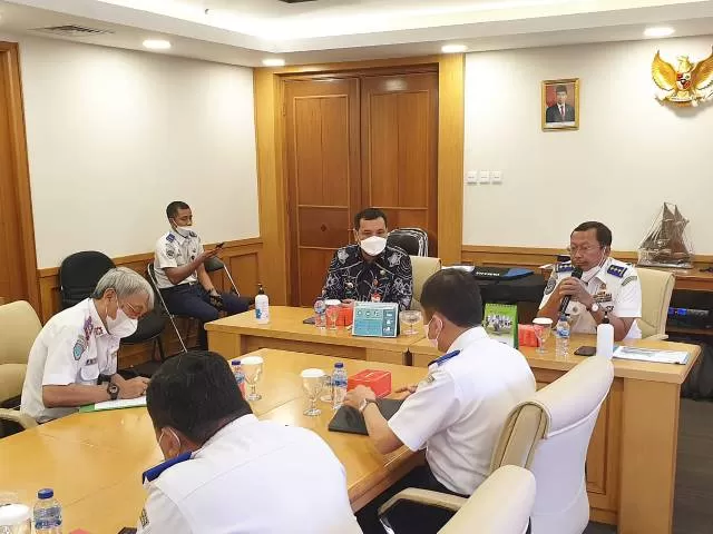 PROGRAM ANDALAN: Wali Kota Banjarbaru HM Aditya Mufti Ariffin saat mendatangi Kementerian Perhubungan RI di Jakarta untuk menggolkan beberapa program andalan Kota Idaman, Senin (7/6). | FOTO: HUMAS DAN PROTOKOL PEMKO BANJARBARU