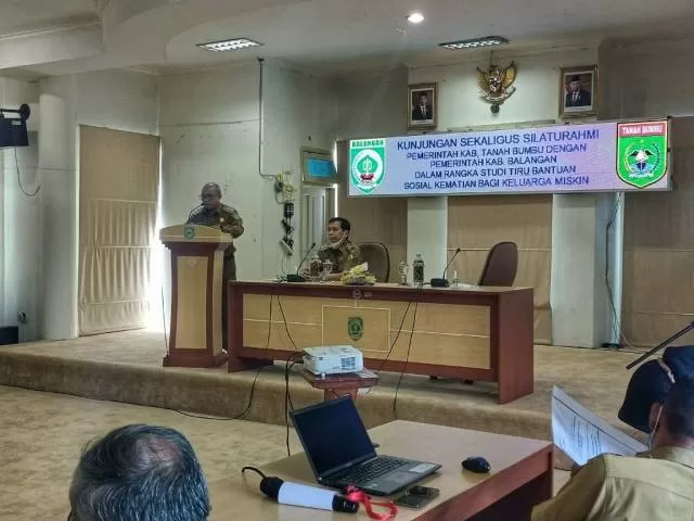 KONSULTASI: Wakil Bupati Tanbu Muh Rusli menyampaikan sambutan saat kunjungan kerja ke Kabupaten Balangan, Selasa (8/6).