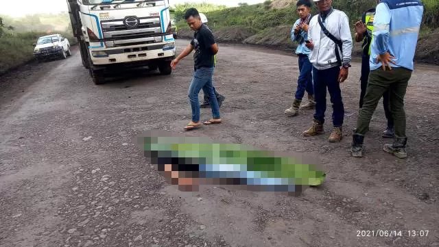 TAK BERNYAWA: Seorang supir ditemukan meninggal dunia dengan tubuh dipenuhi luka-luka di jalan Hauling. | FOTO: IST