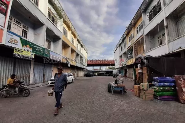 ASET: Pasar Sudi Rapi di Banjarmasin Tengah dipotret kemarin (25/6). Pemko akan mengambil alih pengelolaan pasar itu dari pihak swasta. | FOTO: WAHYU RAMADHAN/RADAR BANJARMASIN